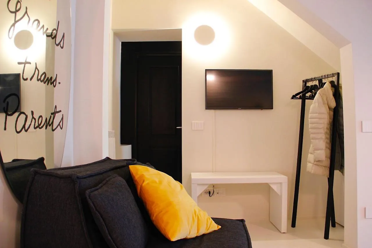 Colorful Pied-A-Terre _ Via Gioberti Apartment Florence 0*,