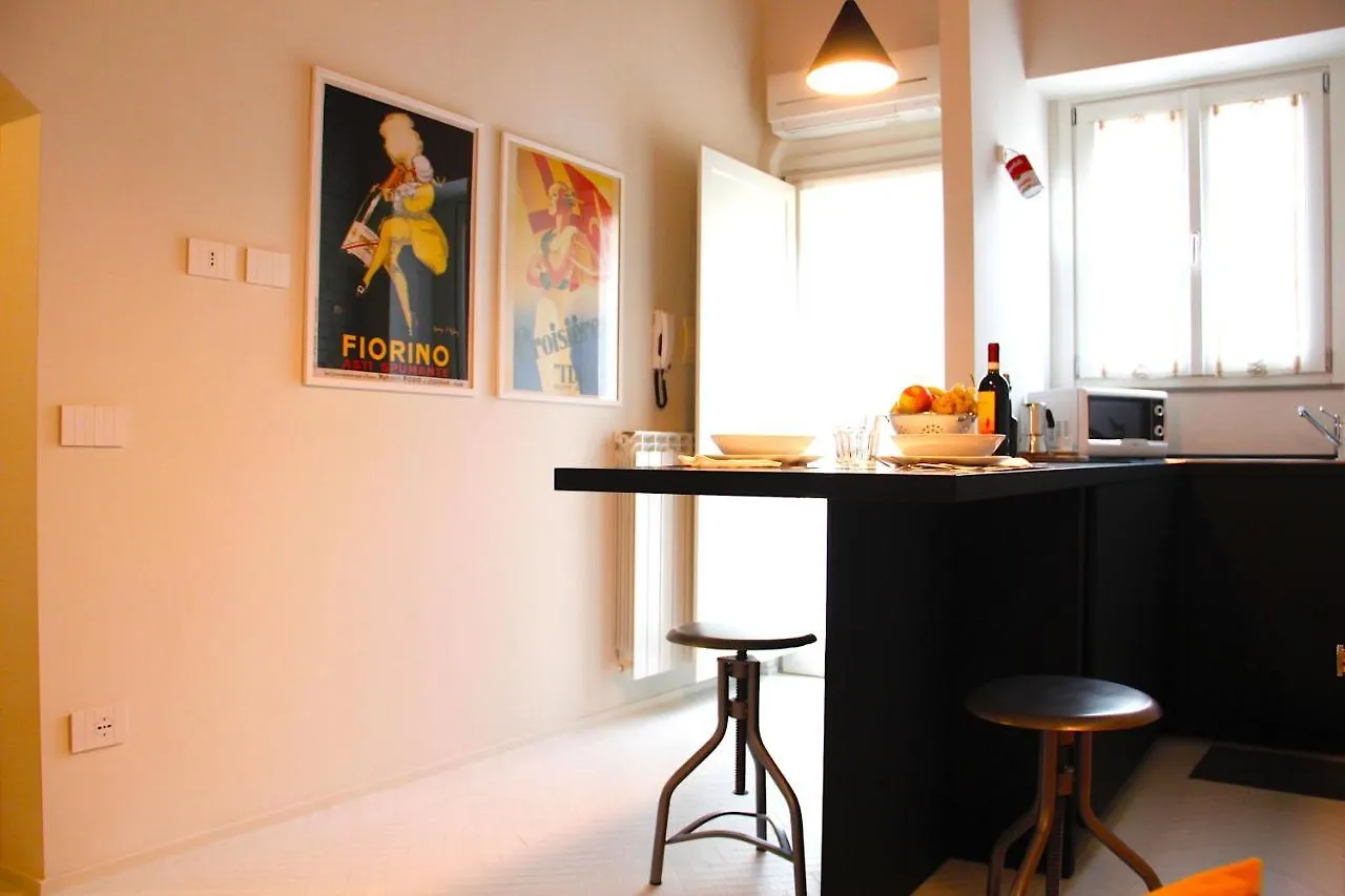 アパート フィレンツェColorful Pied-A-Terre _ Via Giobertiアパートメント