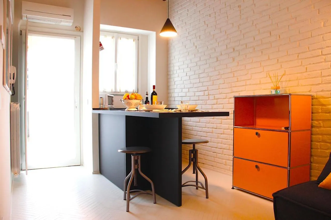 شقة Colorful Pied-A-Terre _ Via Gioberti فلورنس 0*,  إيطاليا